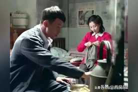 《鸡毛飞上天》，论骆玉珠的两任丈夫到底有多爱她！图片