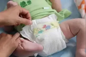 宝宝这个月龄时，就需要给娃戒掉“纸尿裤”了，否则或有这些影响图片