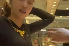 解清帅大嫂看中五万多金链，大哥跑了，网友：大哥才是高智商图片
