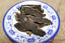 玄参煲汤，滋阴降火，消肿散结利咽，治喉咙肿痛图片