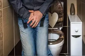24小时中，男性排尿次数接近“这个数”，说明“尿毒症”离你很远图片