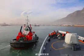 中国海军第46批护航编队许昌舰技术停靠南非开普敦图片