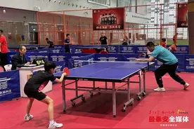 四个萌娃实力不俗，乒乓之间友谊升温图片