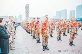400余名沙澧健儿奔赴军营图片