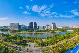 沙滩与绿荫，郑州这座湖畔公园，主打一个惬意清凉图片