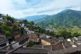各国网友围观英国人不顾警告去中国农村，外国网友：我们都被骗了图片