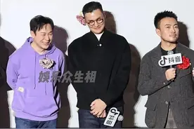 三位男演员同框，张颂文好娇羞，周一围个子真高，林家川痞帅十足图片