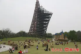 南宁园博园第二届巨型稻草人王国盛大迎客图片