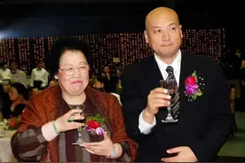 5位娶“老女人”的男星，年龄最大相差12岁，到底图她们啥？图片