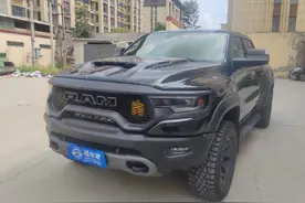80万的皮卡见过吗？6.2T机械增压+8AT，堪称烧油如饮水图片