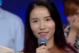 女孩出生14天被遗弃，养父卖苦力供成博士，如今亲爹拿50万认亲图片