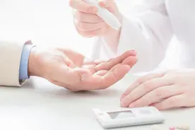 正常血糖值是多少？医生提醒：若保持在这个范围内，根本不用担心图片