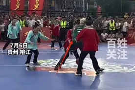当榕江姑妈遇上外国“姑爷”：不打人，进球就行，评论区笑翻天了图片