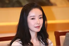 坠落的江西首富：负债800亿，携明星女友潜逃海外，一年后被抓捕图片