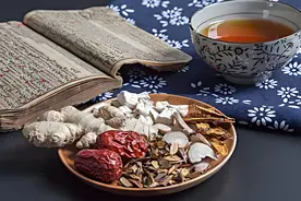 关节肿胀、疼痛难忍，止痛，中医有自己的办法，简单两味草药即可图片