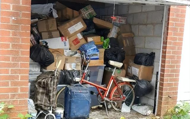 独居老人网购18年不拆包裹，全家堆满，无处下脚，离世后才发现6万件快递价值3500万