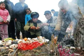 清明上坟摆什么供品好？祭祀完毕是留在原处还是带回家？能吃吗图片