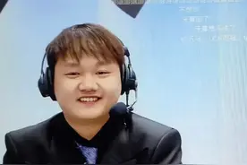 “LPL六位解说表情对比图”火了，Yagao激动开心，管泽元遗憾落泪图片