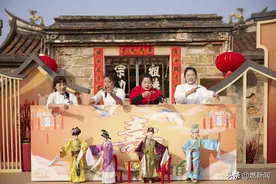 “85 后”福建女主播燃“村晚”，唱火木偶老戏图片