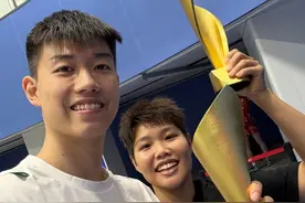 “凤凰组合”首次混双排名登顶！冯彦哲：感谢低谷，黄东萍：每一步都来之不易，第一是新的起点图片