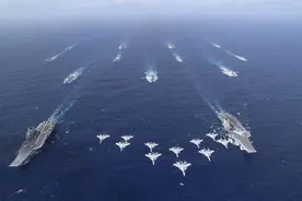 双航母编队共同演练，战略意义非凡，中国海军迈过一个又一个坎图片