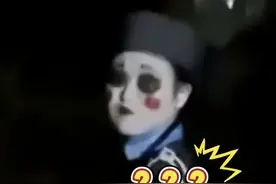 笑不活了，物业回应女子半夜穿僵尸服吓坏居民，大爷以为接他来了图片
