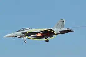 中国预警机危险了！美军巨型空空导弹突然曝光，射程高达400公里图片