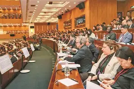 【深圳特区报】深圳两会现场率先启用AI翻译服务旁听的外国驻穗领事官员 | 聚焦2025深圳两会图片
