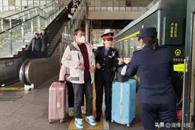 济南铁路局青岛客运段：让盲人旅客重获“光明”的旅行体验图片