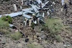 也门胡塞真杀疯了，同天火力命中两艘船，死神降临击落美军无人机图片