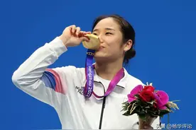 安洗莹诈伤？脚步移动减缓，完全放弃重杀，承认对手优秀很难吗？图片