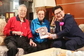 随着《智取威虎山》栾平扮演者孙正阳离世，上海京剧三大名丑相聚图片