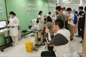 青岛眼科医院龙克利：近视手术个性化量“眼”定制，重塑明眸！图片
