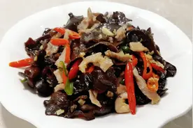 木耳隔夜后吃会引起食物中毒？医生：除了木耳，这几物隔夜后也不能吃！图片