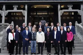 霍震霆父子考察南沙，参观霍英东纪念馆，霍家在当地持有大量地皮图片