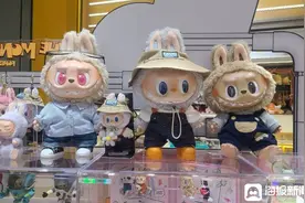 一个泡泡玛特LABUBU玩偶身价等于23克黄金 济南所有门店无现货图片