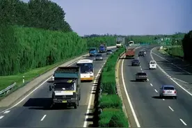 将收费进行到底！这条高速运营超30年，今在改扩建，或再收费30年图片