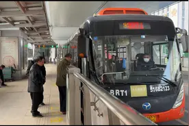 雄楚大道公交BRT廊道购票方式优化调整，市民乘车将更加便捷图片
