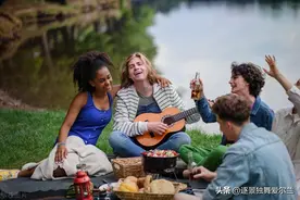 只是出国旅游，你不会知道外国人怎么生活图片