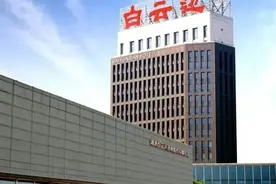 湖北白云边酒业，荆州市第一纳税大户，蝉联荆州市税收榜首位15年图片