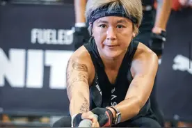 43岁“前TVB甜妹”参加健身比赛，网友：反差太大图片