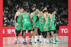 CBA季后赛1/4决赛:稠州金租29分大胜上海晋级四强!半决赛对阵揭晓图片