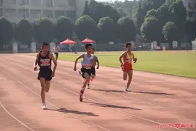 385名青少年在市运会田径赛场展开争夺图片