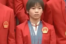 北京这夜，吴艳妮场外跳舞，全红婵正c位，陈梦孙颖莎站位引争议图片