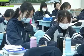 中学生“鲶鱼须”发型家长意难平却火出了圈！原来灵感在这里……图片