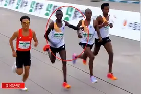 丢人！中国马拉松再现丑闻，3名黑人故意放水，护送中国选手夺冠图片