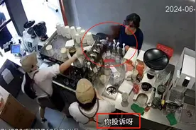 后续，店员泼顾客咖啡完整视频曝出，风评反转！网友:是我也会泼图片
