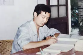 河南女教师资助落难小男生，多年后教师患绝症，男孩报恩：我娶你图片