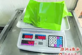 糟心！塑料袋卖出海鲜价图片