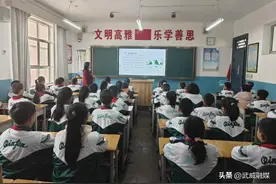 清明祭英烈 丰碑励童心图片